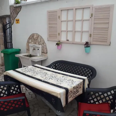 Mi-apartment شقة *